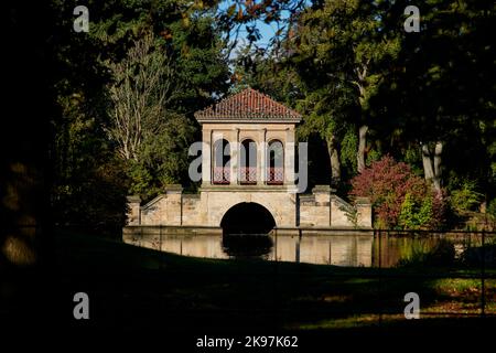 Birkenhead Park Römischer Pavillon und Bootshaus Stockfoto