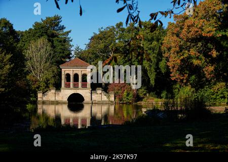 Birkenhead Park Römischer Pavillon und Bootshaus Stockfoto