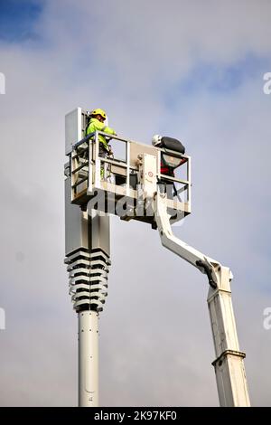 5G Telefonmast im Bau in Tameside GTR Manchester Stockfoto