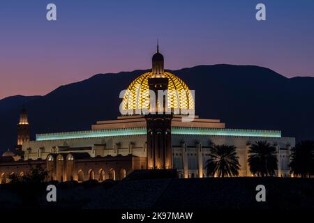 Maskat , Oman-September, 16,2022 : die Sultan-Qaboos-Moschee ist die größte Moschee in Oman, die sich in der Hauptstadt Maskat befindet. Stockfoto