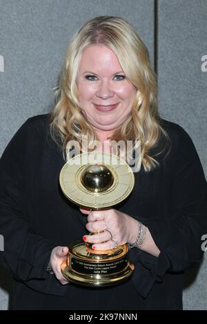 25. Oktober 2022, Burbank, Kalifornien, USA: Julie Plec bei den Saturn Awards 50. - Presseraum im Marriott Convention Center am 25. Oktober 2022 in Burbank, CA (Bildnachweis: © Kay Blake/ZUMA Press Wire) Stockfoto