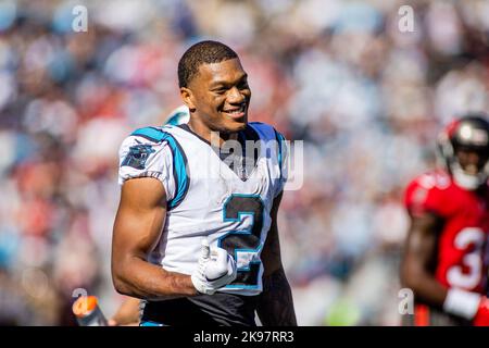 Charlotte, NC, USA. 23. Oktober 2022. Carolina Panthers Wide Receiver DJ Moore (2) während des zweiten Quartals des NFL-Matchup in Charlotte, NC. (Scott Kinser/Cal Sport Media). Kredit: csm/Alamy Live Nachrichten Stockfoto