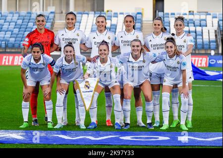 Madrid, Madrid, Spanien. 26. Oktober 2022. Real Madrid Team vor dem Fußballspiel zwischen Real Madrid und Paris Saint Germain feierte am Mittwoch, 26. Oktober 2022, in Madrid, Spanien, im Stadion Alfredo Di Stefano Gültigkeit für die Spielwoche 2 der UEFA WomenÃs Champions League (Bildquelle: © Alberto Gardin/ZUMA Press Wire) Stockfoto