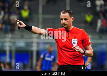 Mailand, Italien - 26. Oktober 2022, Andreas Ekberg (Schiedsrichter) während des UEFA Champions League-, Gruppen-C-Fußballspiels zwischen dem FC Internazionale und Viktoria Pilsen (Pilsen) am 26. Oktober 2022 im Giuseppe Meazza-Stadion in Mailand, Italien - Foto Morgese-Rossini / DPPI Stockfoto