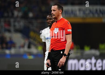 Mailand, Italien - 26. Oktober 2022, Andreas Ekberg (Schiedsrichter) während des UEFA Champions League-, Gruppen-C-Fußballspiels zwischen dem FC Internazionale und Viktoria Pilsen (Pilsen) am 26. Oktober 2022 im Giuseppe Meazza-Stadion in Mailand, Italien - Foto Morgese-Rossini / DPPI Stockfoto