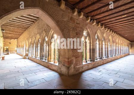 Der Kreuzgang im Museum Unterlinden - (französisch: Musée Unterlinden) befindet sich in Colmar, im Elsass in Frankreich Stockfoto