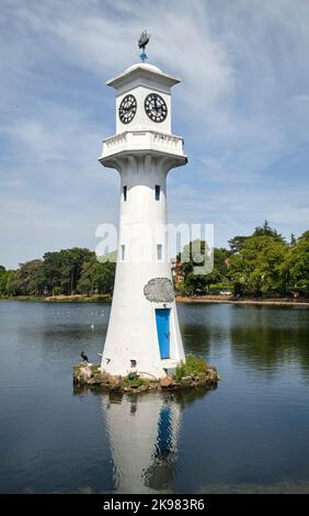 The Scott Memorial Clock Tower Roath Park Lake Cardiff South Wales Großbritannien Stockfoto