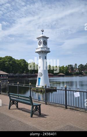 The Scott Memorial Clock Tower Roath Park Lake Cardiff South Wales Großbritannien Stockfoto