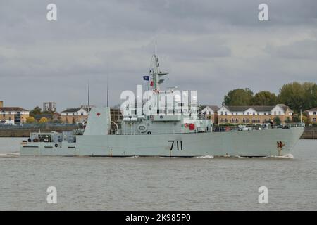 HMCS SUMMERSIDE ein Küstenverteidigungsschiff der Kingston-Klasse der Royal Canadian Navy auf der Themse, das London, England, besucht Stockfoto