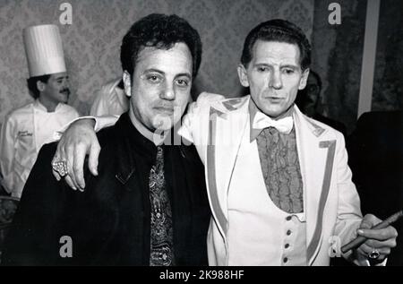 **DATEI FOTO** Jerry Lee Lewis ist im Alter von 87 Jahren verstorben. Jerry Lee Lewis, Billy Joel 1977 Foto von John Barrett-PHOTOlink.net/MediaPunch Stockfoto