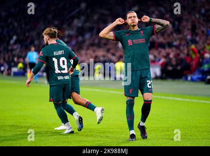 Liverpools Darwin Nunez feiert das zweite Tor ihrer Mannschaft während des Spiels der UEFA Champions League-Gruppe A in der Johan Cruyff Arena in Amsterdam, Niederlande. Bilddatum: Mittwoch, 26. Oktober 2022. Stockfoto