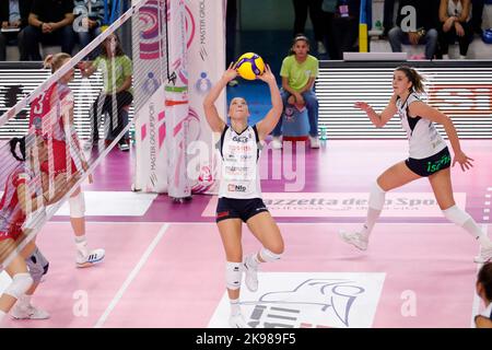 Lauren Carlini (Volleyball Casalmaggiore) während der TrasportiPesanti Casalmaggiore gegen Vero Volley Monza, Volleyball Italienische Serie A1 Frauenspiel in Casalmaggiore (CR), Italien, Oktober 26 2022 Stockfoto