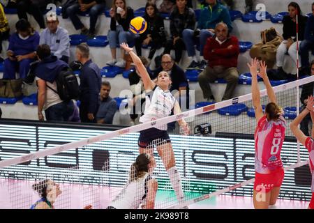 Ellen Braga (Volleyball Casalmaggiore) während der TrasportiPesanti Casalmaggiore gegen Vero Volley Monza, Volleyball Italienische Serie A1 Frauenspiel in Casalmaggiore (CR), Italien, Oktober 26 2022 Stockfoto