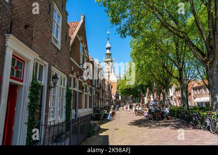 Die Stadt Veere, Provinz Zeeland, das alte Rathaus, der Marktplatz, Cafés und Geschäfte, das alte Rathaus, das Veere Museum, Niederlande, Stockfoto