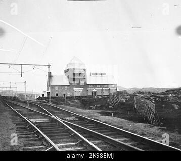 Der Bahnhof wurde 1902 erbaut. Im Zusammenhang mit der Elektrifizierung der Strecke wurde der Bahnhof 1913 in das neu errichtete Trafohaus verlegt. Ziegelgebäude. Stockfoto