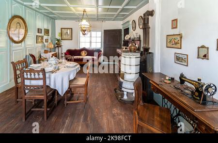 Traditionelles elsässisches Haus im Ecomuseum Elsass in der Stadt Mulhouse, Elsass, Frankreich Stockfoto