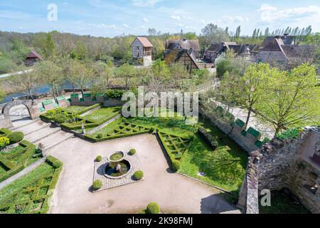 Traditionelle alte elsässische Häuser im Ecomuseum Elsass in der Stadt Mulhouse, Elsass, Frankreich Stockfoto