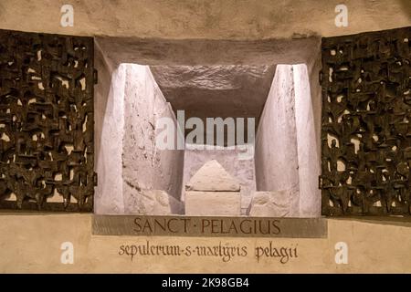 Das Grab des heiligen Pelagius in der katholischen Kirche Münster in Konstanz, Konstanz, Deutschland, Europa Stockfoto