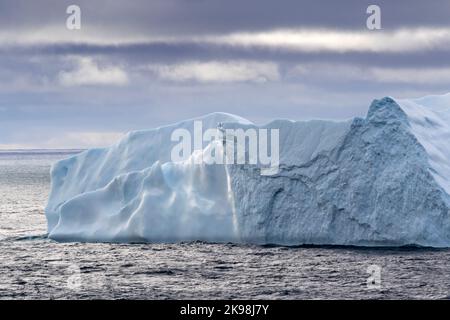 Eisberg, Irminger See Eingang zum Prince Christian Sound, Grönland, Königreich Dänemark Stockfoto