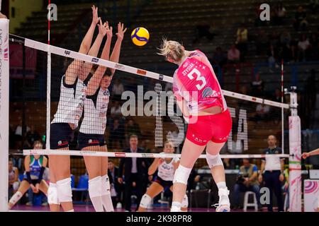 Pala Radi, Casalmaggiore (CR), Italien, 26. Oktober 2022, Magdalena Stysiak (Vero Volley Milano) während der TrasportiPesanti Casalmaggiore gegen Vero Volley Stockfoto