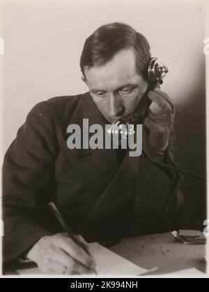 Fotografie aus „ein Bericht über die Herstellung in der Prothesenwerkstatt der Staatsbahn in Nässjö“, 1932. Visces die Fähigkeit der Armprothese zu bewegen und Benutzerfreundlichkeit. Stockfoto