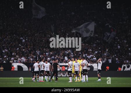 Sao Paulo, Brasilien. 26. Oktober 2022. SP - Sao Paulo - 10/26/2022 - BRASILIANISCHER A 2022, CORINTHIANS X FLUMINENSE - Corinthians Spieler bedauern die Niederlage am Ende des Spiels gegen Fluminense im Arena Corinthians Stadion für die brasilianische Meisterschaft A 2022. Foto: Ettore Chiereguini/AGIF/Sipa USA Quelle: SIPA USA/Alamy Live News Stockfoto