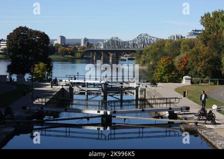 Die Ottawa Locks, ein UNESCO-Weltkulturerbe, am Rideau-Kanal in Ottawa, Ontario, Kanada Stockfoto