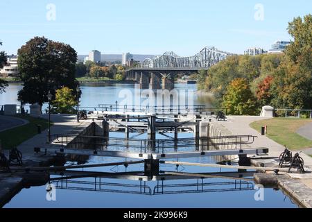 Die Ottawa Locks, ein UNESCO-Weltkulturerbe, am Rideau-Kanal in Ottawa, Ontario, Kanada Stockfoto