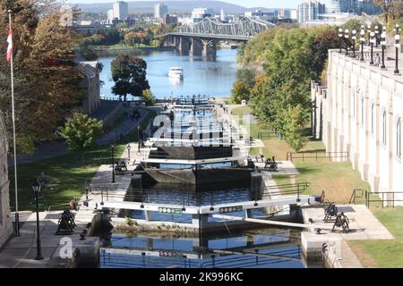 Die Ottawa Locks, ein UNESCO-Weltkulturerbe, am Rideau-Kanal in Ottawa, Ontario, Kanada Stockfoto