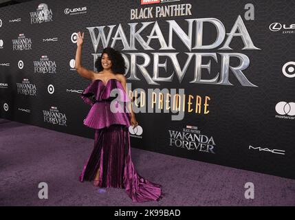 Los Angeles, USA. 26. Oktober 2022. Angela Bassett kommt am Mittwoch, dem 26. Oktober 2022, im Dolby Theater in Hollywood, CA, zum SCHWARZEN PANTHER: WAKANDA FOREVER der Marvel Studios. (Foto: Sthanlee B. Mirador/Sipa USA) Quelle: SIPA USA/Alamy Live News Stockfoto