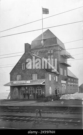 Der Bahnhof wurde 1902 erbaut. Im Zusammenhang mit der Elektrifizierung der Strecke wurde der Bahnhof 1913 in das neu errichtete Trafohaus verlegt. Ziegelgebäude. Stockfoto