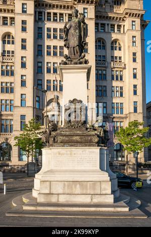 Die Vertikale des Denkmals in Erinnerung an Alfred Lewis Jones in Liverpool, Großbritannien Stockfoto