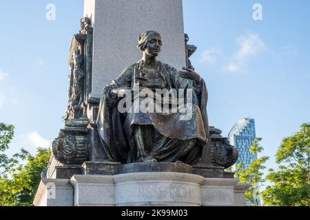 Nahaufnahme des Denkmals zum Gedenken an Alfred Lewis Jones in Liverpool, Großbritannien Stockfoto