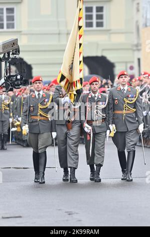 Wien, Österreich. 26. Okt. 2022. Österreichischer Nationalfeiertag 2022 in Wien am Heldenplatz. Wachbataillon bei der Parade Stockfoto