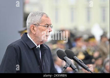 Wien, Österreich. 26. Okt. 2022. Österreichischer Nationalfeiertag 2022 in Wien am Heldenplatz. Das Bild zeigt Bundespräsident Alexander Van der Bellen Stockfoto