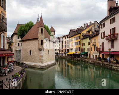 Blick auf den Palais de l'Ile in der Innenstadt von Annecy, Haute-Savoie, Fance Stockfoto