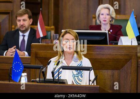 RIGA, LETTLAND. 26.. Oktober 2022. Roberta Metsola, Präsidentin des Europäischen Parlaments, besucht das lettische Parlament. Riga, Lettland. Stockfoto