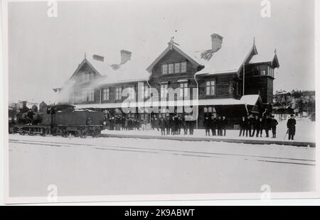 Das Bahnhofshaus in Kiruna. Staatsbahnen, SJ KC 333 Stockfoto