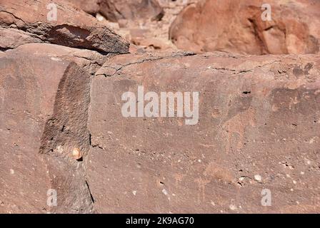 Twyfelfontein, Namibia - 07-16-2013: Felsgravuren sind ein UNESCO-Weltkulturerbe im Norden Namibias Stockfoto