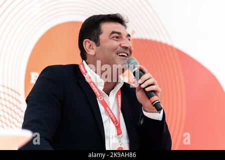 Dogliani, Italien. 5.Mai 2017. Der Schauspieler und TV-Moderator Max Giusti beim Dogliani TV Festival Stockfoto