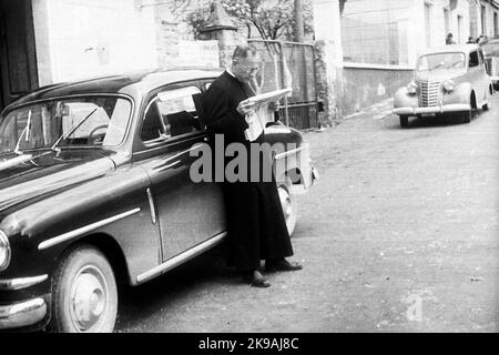 Enrico Mattei (Acqualagna, 29 aprile 1906 — Bascapè, 27 ottobre 1962) in queste foto è ritratto insieme a Raffaele Cadorna figlio del Generale Cadorna, durante una manifestazione politica di ex reduci della resistenza partigiana, di cui aveva to parte: libertà federazione daliana Stockfoto