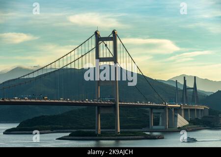 Die Brücken Tsing Ma und Kap Shui Mun verbinden die Inseln Tsing Yi und Lantau mit dem internationalen Flughafen Hongkong Stockfoto