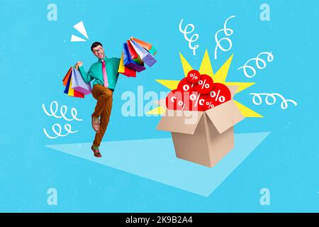 Kreative Collage Foto Illustration von positiven froh Kerl halten Einkaufstaschen neue Kleidung kaufen auf Verkauf isoliert auf blauem Hintergrund Stockfoto