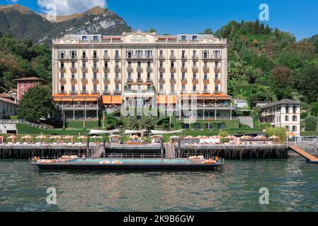 Hotel am Comer See, Blick im Sommer auf das luxuriöse Grand Hotel Tremezzo am Comer See, Lombardei, Italien Stockfoto