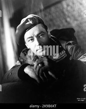 ALAN LADD Portrait in THE RED BERET (UK) / FALLSCHIRMJÄGER (US) 1953 Regisseur TERENCE JUNGES Drehbuch Richard Maibaum und Frank S. Nugent Music John Addison Associate Producer Anthony Bushell Producers Irving Allen and Albert R. Broccoli Warwick Film Productions / Columbia Picturs Corporation Stockfoto