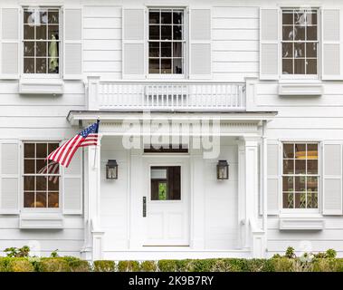 Detail eines East hampton Hauses, das ganz weiß gestrichen ist Stockfoto