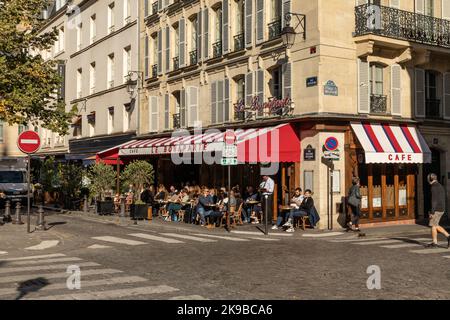 Café in den Straßen von Paris Stockfoto
