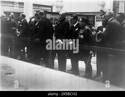 1929, als Barcelona die Weltausstellungen organisierte, entschieden sie sich, den Ausstellungsbereich in Montjuïc zu platzieren. Viele der Gebäude sind noch vorhanden und werden heute für Museen und Ausstellungshallen genutzt. Hier sind Barcelonas Ausstellungshallen, Kataloniens Nationalmuseum Museu Nacional D'Art de Catalunya und Poble Espanyol, eine Art Freiluftmuseum verschiedener spanischer Architekturstile, an der schwedischen SJ in Spanien teilgenommen hat Stockfoto