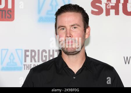 Der amerikanische Filmregisseur und Schauspieler Zach Cregger nimmt an der Premiere von „Barbarian“ beim Arrow FrightFest Teil, das am Cineworld Leicester Square in London stattfindet. Er wa Stockfoto