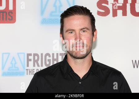 Der amerikanische Filmregisseur und Schauspieler Zach Cregger nimmt an der Premiere von „Barbarian“ beim Arrow FrightFest Teil, das am Cineworld Leicester Square in London stattfindet. Er wa Stockfoto